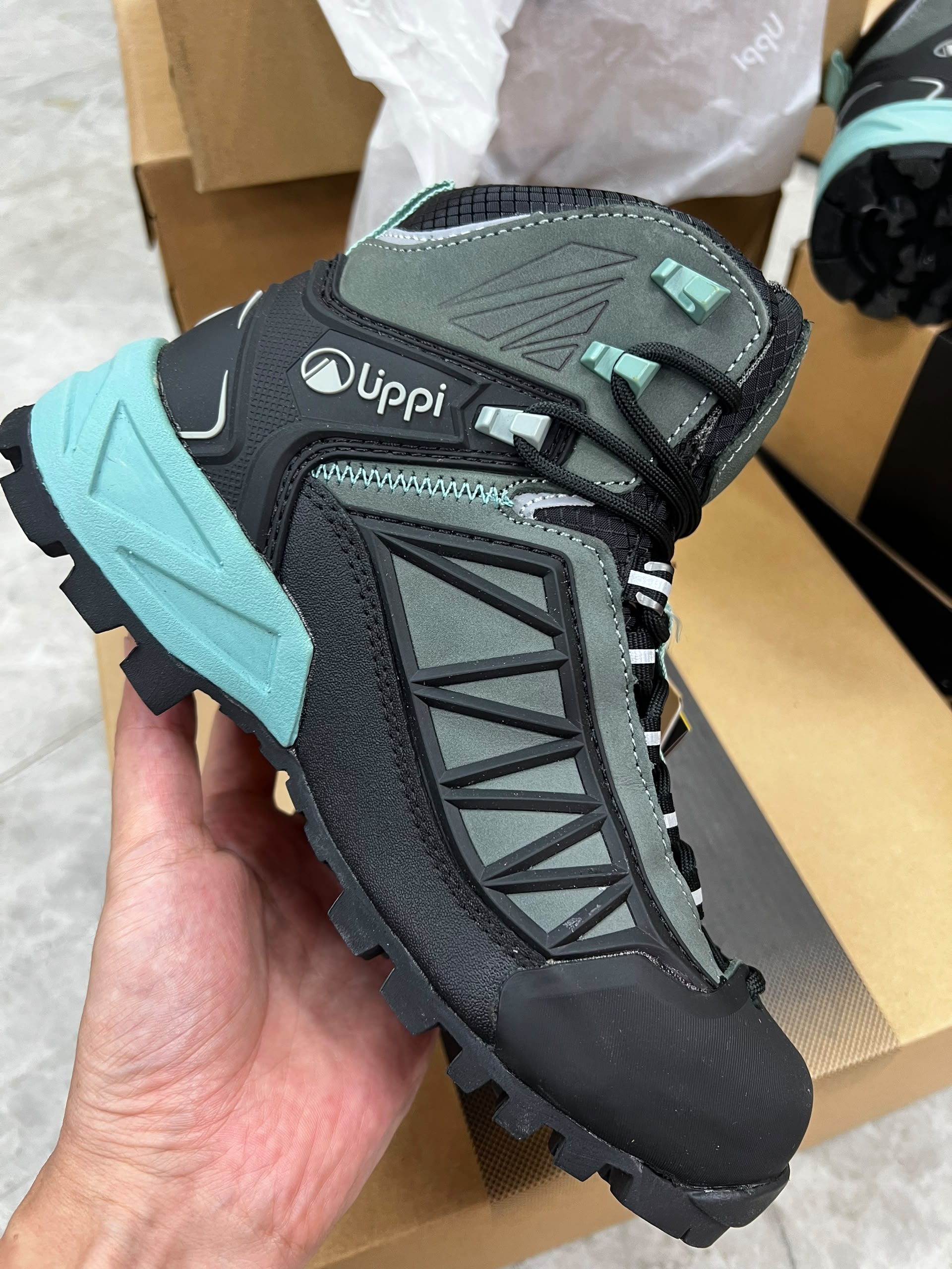LIPPI Bravo Evo — Upper protection and heel construction