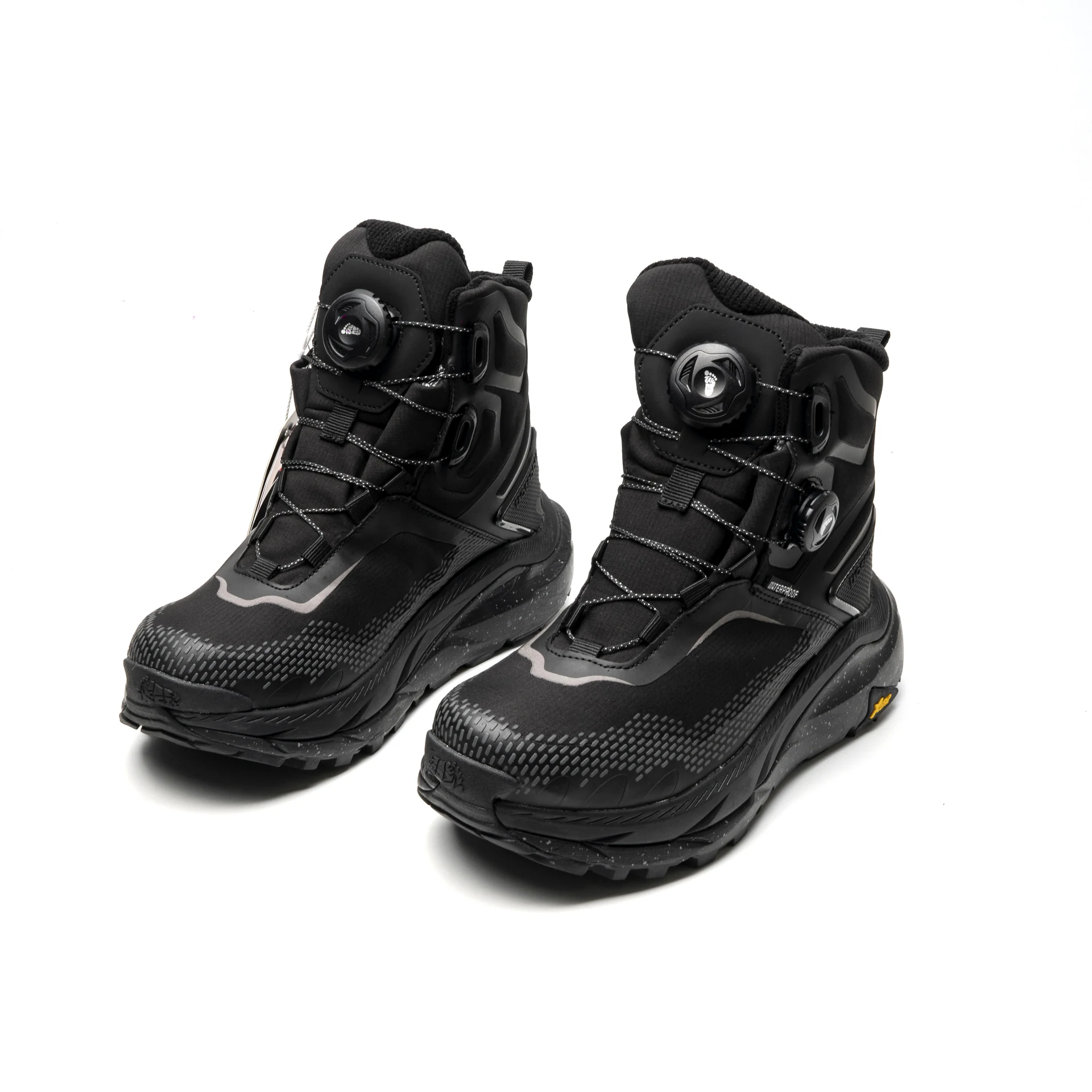 High-cut black footwear for outdoor routes
