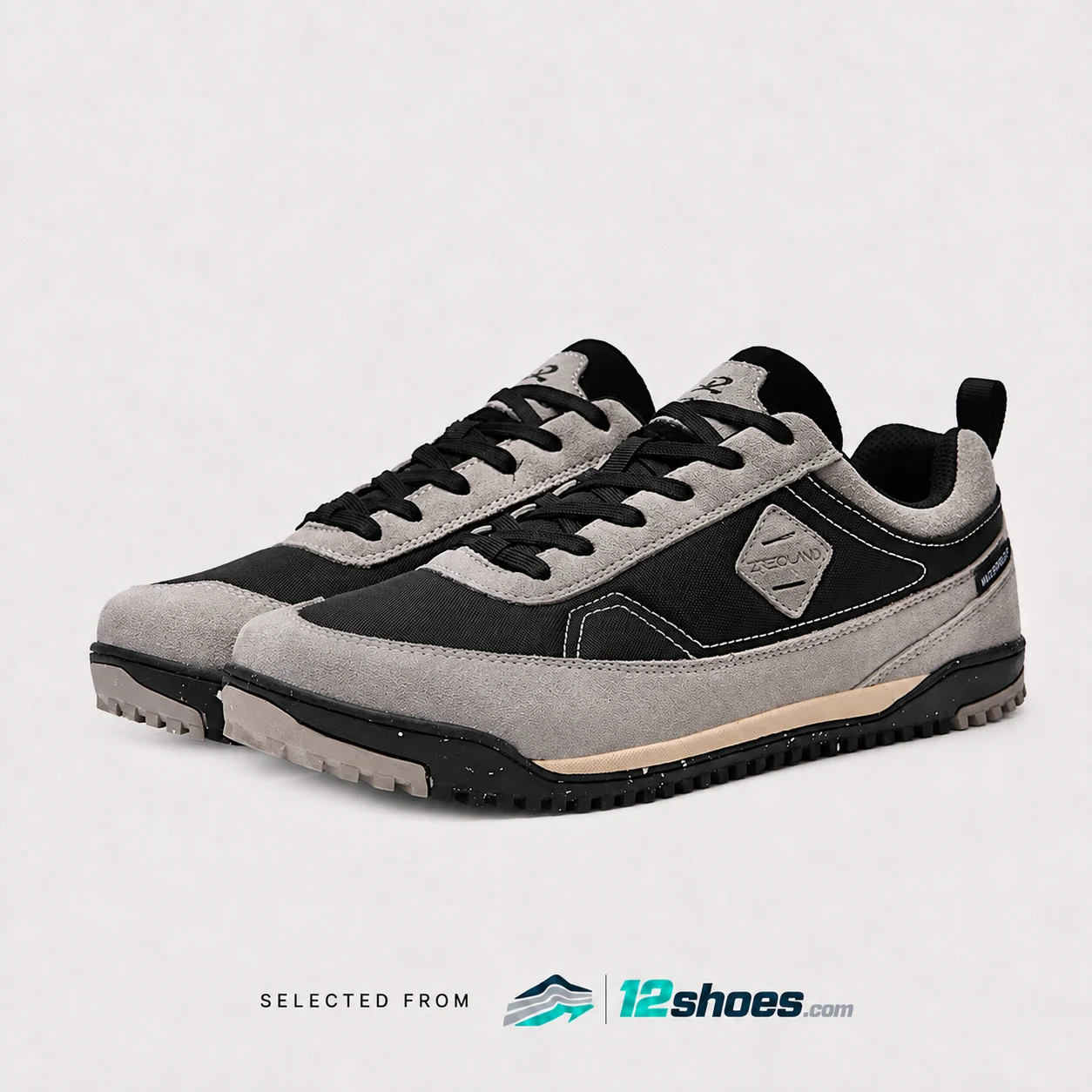 Black colourway ZEROLAND ZL9102 waterproof low-top walking shoes, pair view
