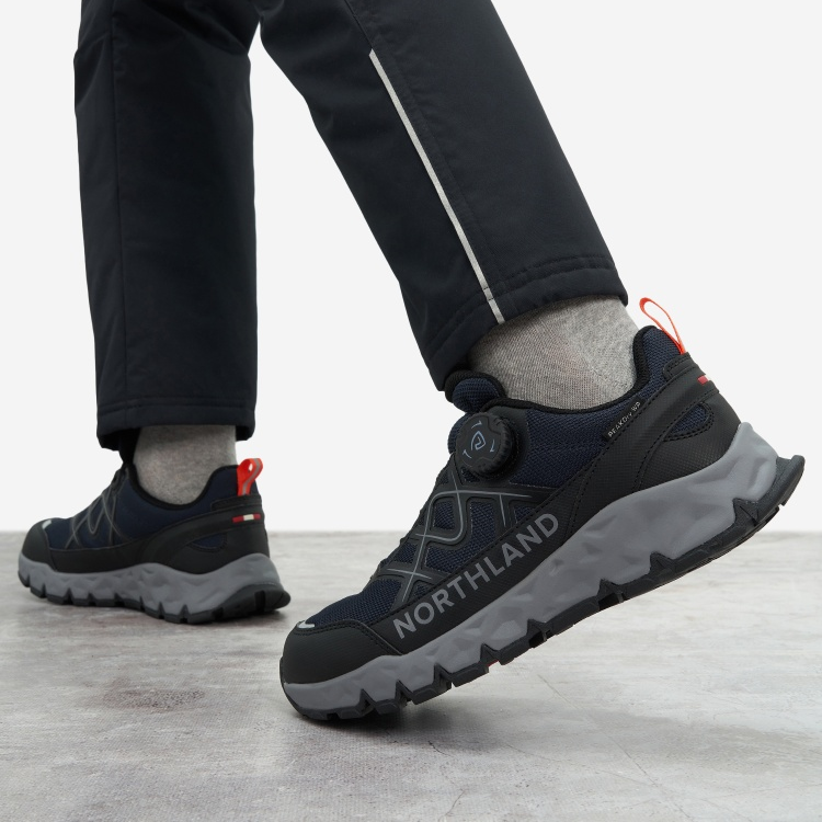 Northland Fly Hiker Jr on foot